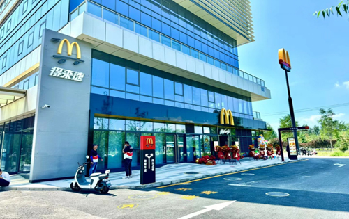 华控中心侧立面